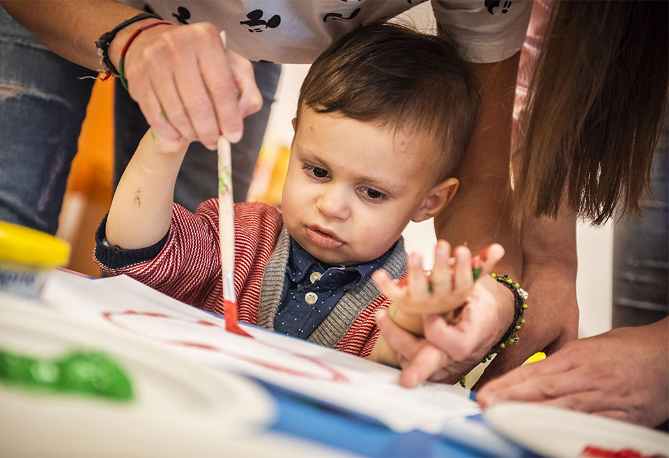 Bambino con maestra